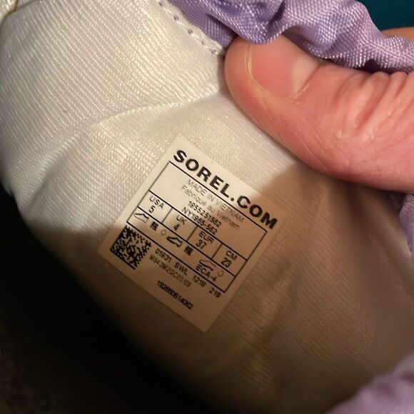 Sorel Winter Boots - Picture 9 of 11